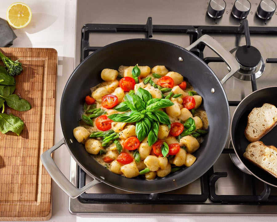 Gnocchi con asparagi e pomodori