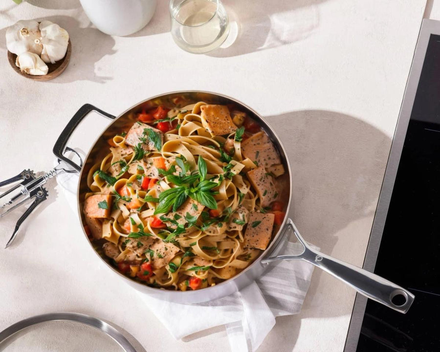Pasta con salmone e pomodori