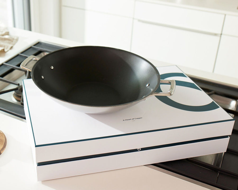 Il wok con nucleo in rame (B)